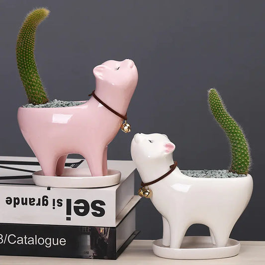 Gato Elegante en Pie